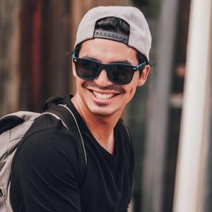 Meet your Posher, Christopher